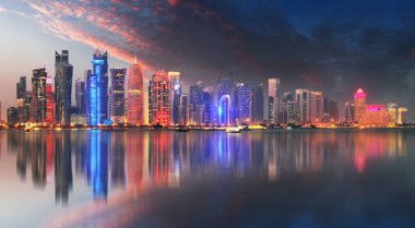 Gece, Katar Doha şehir