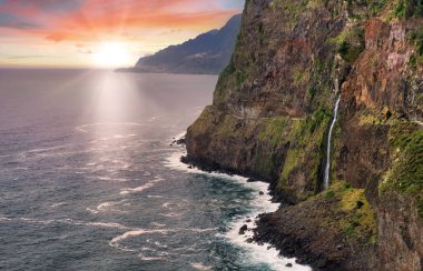 Şelale Veu da Noiva (Gelinin duvağı) - Madeira, Portekiz - doğa geçmişi