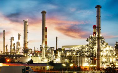 Sanayi manzarası, petrol rafinerileri, petrol ve gaz rafinerileri, petrol ve gaz rafinerileri, boru tesisleri ve tank alanları.