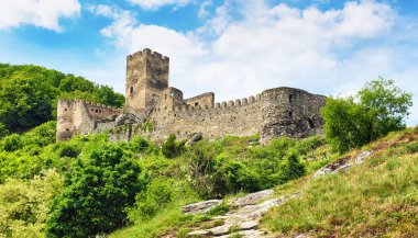 Avusturya - Vaçu, Hinterhaus Kalesi Harabeleri (Ruine Hinterhaus), Spitz
