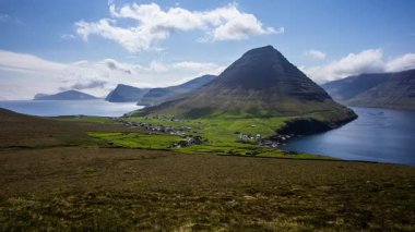 Zaman atlamalı Panorama manzaralı Vidoy Adası manzaralı dağ manzarası. Faroe Adalarının yaz manzarası