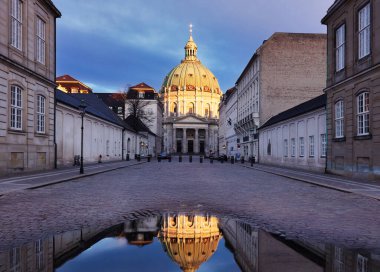 Kopenhag - Gündoğumu yansıması Frederik 'in Amalienborg Meydanı, Danimarka