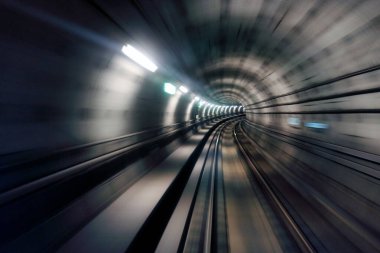 metro tüneli bulanık çekimde. Copenhagen metro
