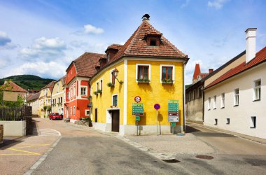 Weissenkirchen 'deki tarihi meydan, Wachau Vadisi' ndeki kasaba.