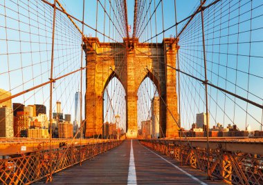 Brooklyn Köprüsü gündoğumunda, New York, Manhattan