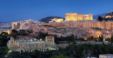 Tepe - Atina'daki Parthenon Tapınağı gece, Yunanistan