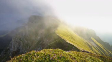 Eisenerzer Alpen 'de Reichensteinhutte ile Sunset' in zaman aşımı. Avusturya, Styria 'daki Alp Dağı