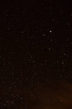 Gece gökyüzü astronomik elementlerle örtüşüyor