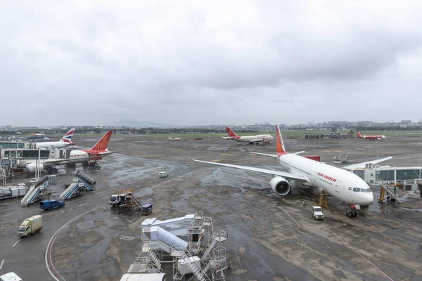 Bombaj Indie 2023 Letecké Společnosti Indie Připravují Nástupu Letiště Bombaji Stock Snímky