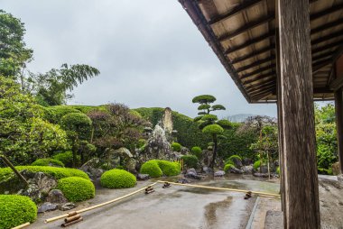 Japonya 'nın Kagoshima kentindeki Chiran Samuray bölgesinde Japon bahçesi.