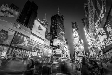 NEW YORK CITY, NY - 24 Haziran: Times Meydanı ve Broadway Tiyatroları 24 Haziran 2014 tarihinde New York 'ta ziyaret edilen en çok turistlerden biridir.