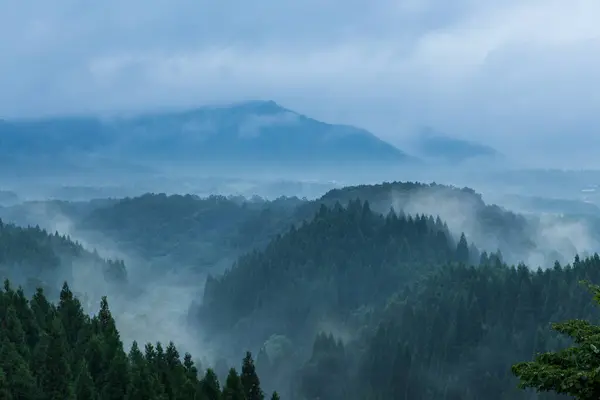 Hermosa Cordillera Cubierta Niebla Lluvia Yufuin Oita Japón —  Fotos de Stock