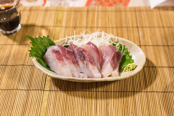Friss Sárgafarkú Sashimi Hamachi Sashimi Bambuszszőnyegen — Stock Fotó