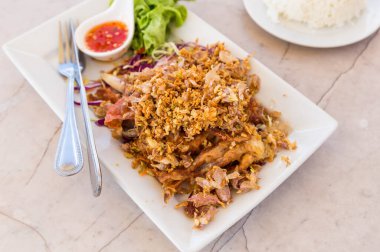 Sarımsaklı yumuşak kabuklu yengeç - Tayland yemeği