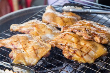 Lezzetli ızgara tavuk butlu barbekü. Yakın plan.