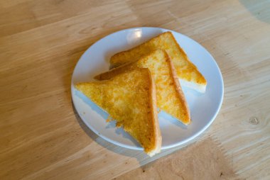 Altın peynirli ekmek.