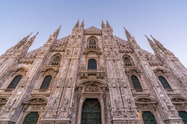 Sabah erken saatlerde Duomo di Milano Kilisesi 'nin kapanışı, Milano İtalya.