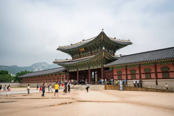 stock image Seoul, South Korea - June 29, 2018:  Tourists visit Gyeongbokgung Palace, the main royal palace of the Joseon dynasty.