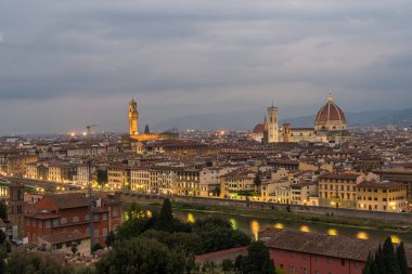 Floransa 'nın eski şehri Santa Maria Katedrali ile gökyüzü çizgisi