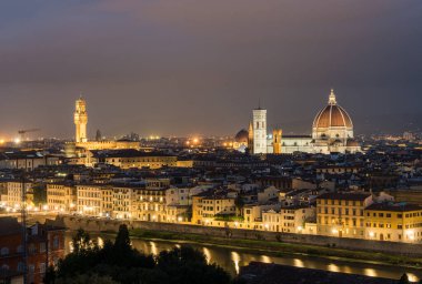 Floransa 'nın eski şehri Santa Maria Katedrali ile gökyüzü çizgisi
