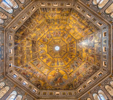 İtalya 'nın Floransa kentindeki Aziz John' un Baptistery 'deki sekizgen kubbesinin mozaik kaplı iç mekanı.