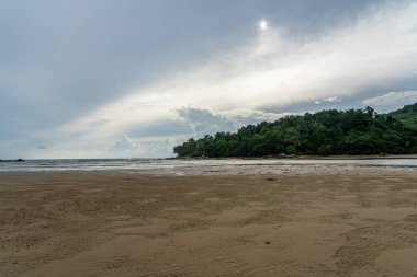 Güzel Layan plajı, Phuket, Tayland 'da öğleden sonra göl.