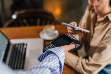 Cafe 'de cep telefonuyla ödeme