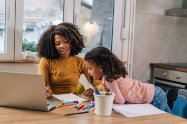 Kızımla iyi vakit geçiriyorum.