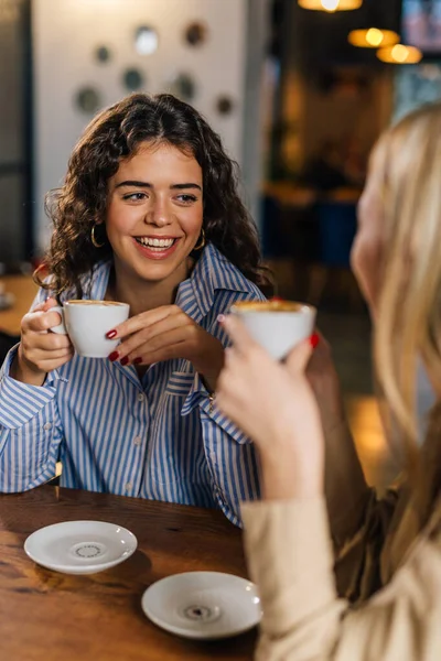 Stock image Woman talks to her friend in a cafe