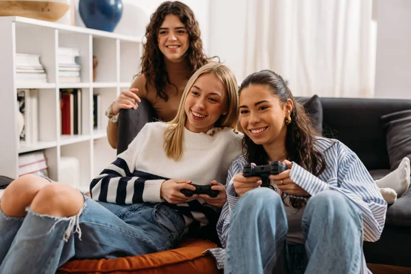 Female Friends Play Video Games Home — 图库照片