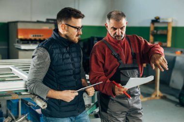 Worker consult each other about requests from a costumer