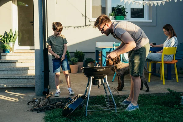 Father Lighting Fire Grill — Stock Photo, Image