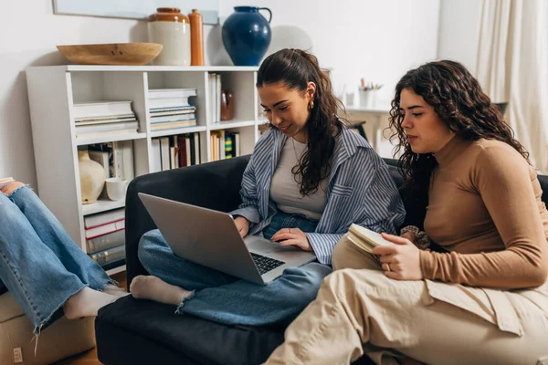 College Students Study Together Home — Stock Photo, Image