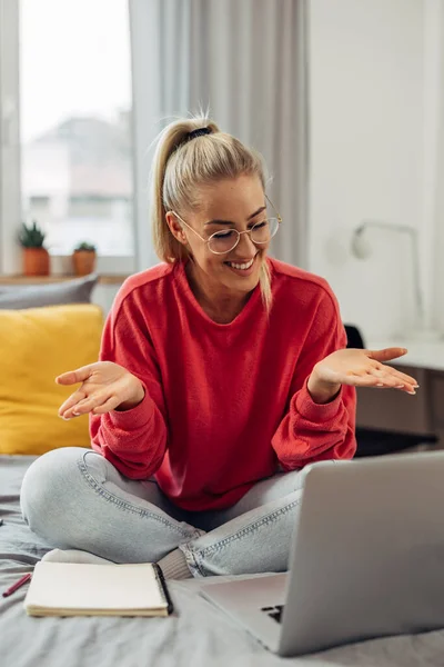 stock image Answering a question in the online class