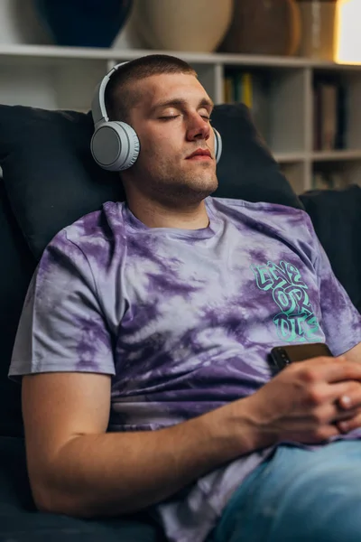 Caucasian Man Fell Asleep While Listening Music — Stock Photo, Image