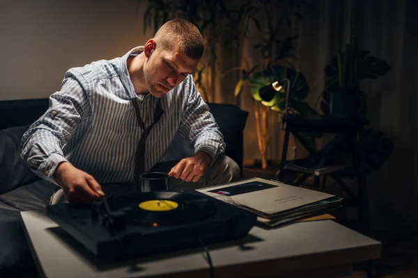 Tired Businessman Playing Records Phonograph Home Evening — Stock Photo, Image