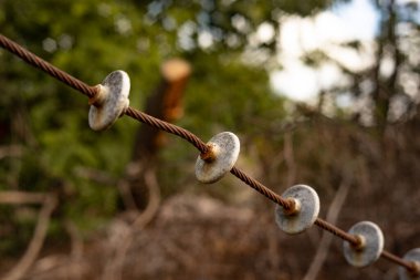 Seramik kürelerle metalik yarığa yakın çekim