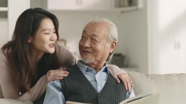 Młody Azji Kochający Dorosłych Córka Cieszy Się Dobrze Czas Starszy — Wideo stockowe