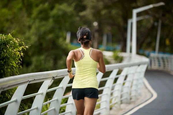 Vista Posteriore Giovane Donna Asiatica Corsa Jogging Esercizio All Aperto — Foto Stock