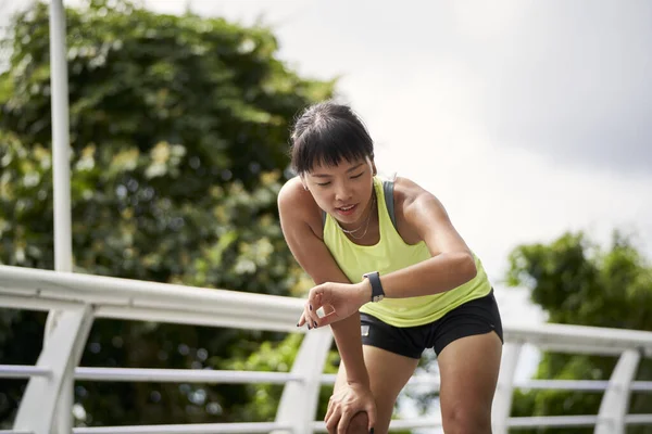 Молодая Азиатка Спортсменка Занимающаяся Спортом Открытом Воздухе — стоковое фото