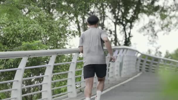 Hátsó Kilátás Fiatal Ázsiai Férfi Kocogás Futás Szabadban Parkban — Stock videók