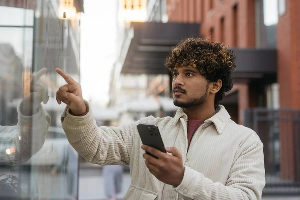 Pensive Indian Tourist Holding Mobile Phone Searching Best Way Looking — Stock Photo, Image