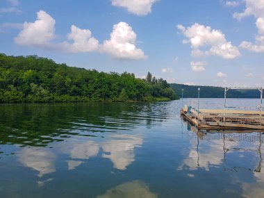 Ukrayna 'da göl ve orman
