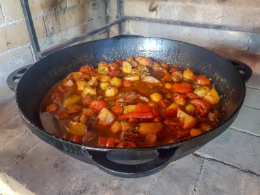 Et ve güveçte kazan