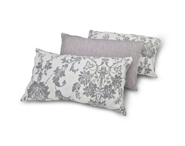 Beyaz arka planda dekoratif yastıklar.