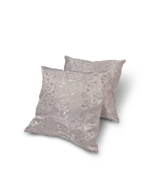 Beyaz arka planda dekoratif yastıklar.