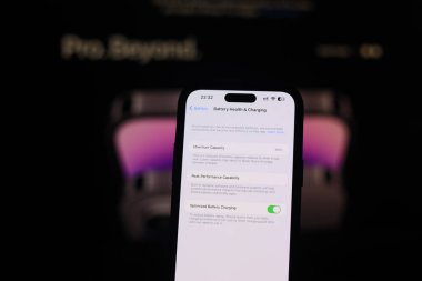 iPhone 14 Pro Batterygate: Batarya Bozma Kıvılcımı Tüketici Tartışmaları Üzerine Endişeler