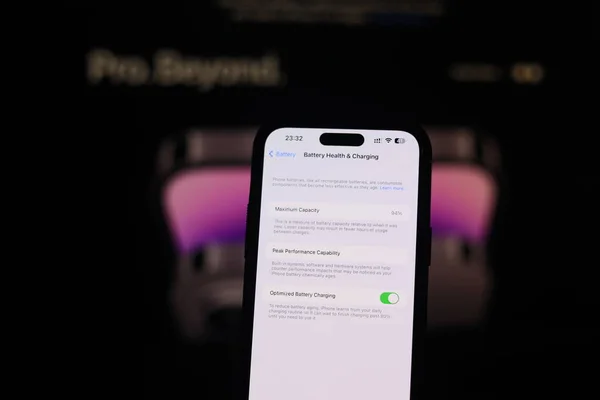 stock image iPhone 14 Pro Batterygate: Concerns Over Battery Degradation Spark Consumer Discussions