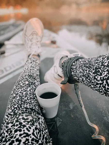 Sabah yemek masasında kahve.