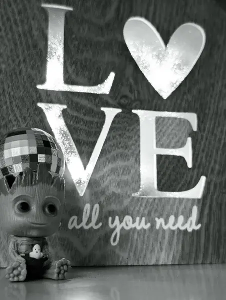 Noel Dcor 'u olan küçük Groot